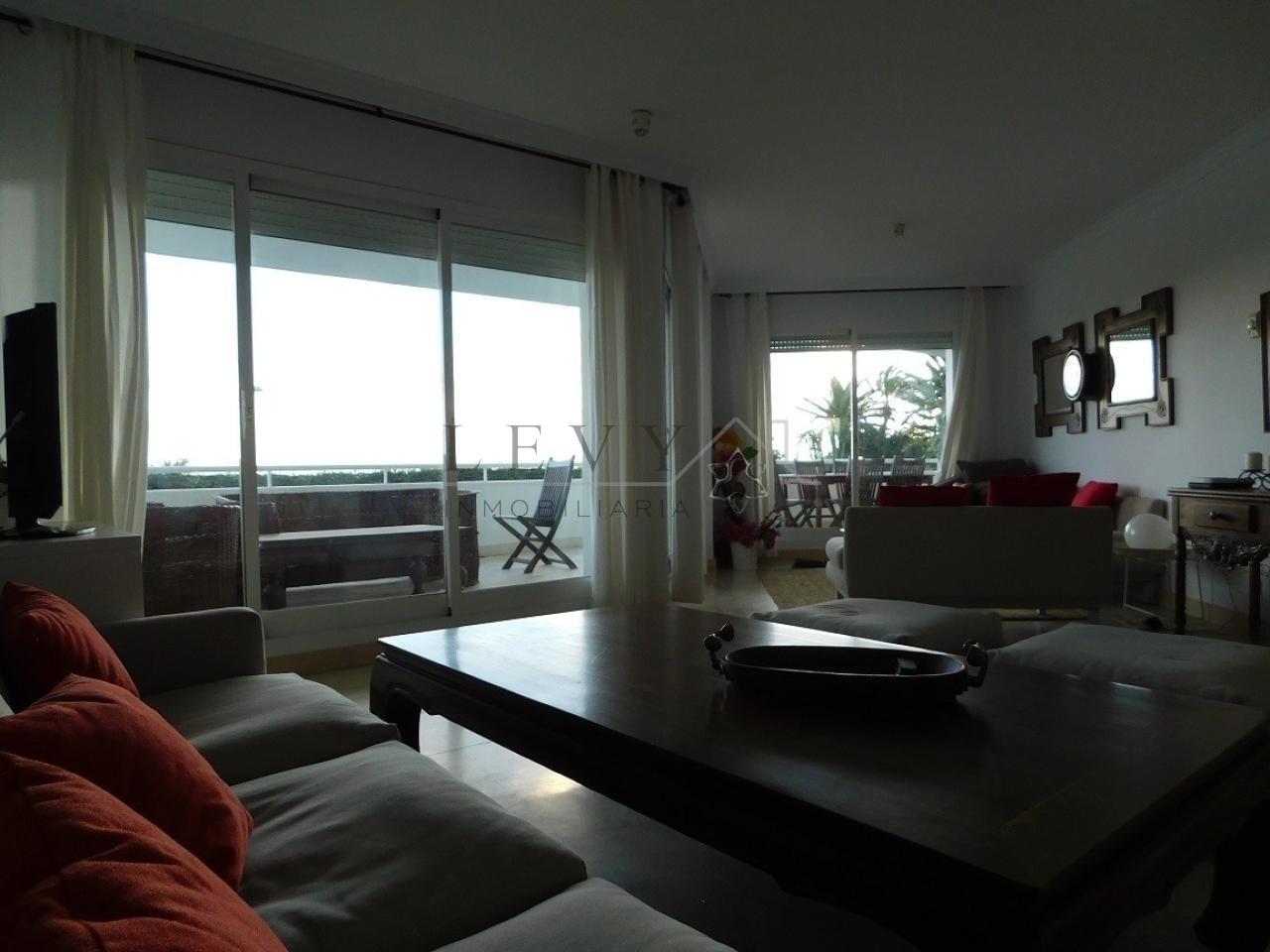 162453148600122179_16225343644 Apartamento en Puerto Banús