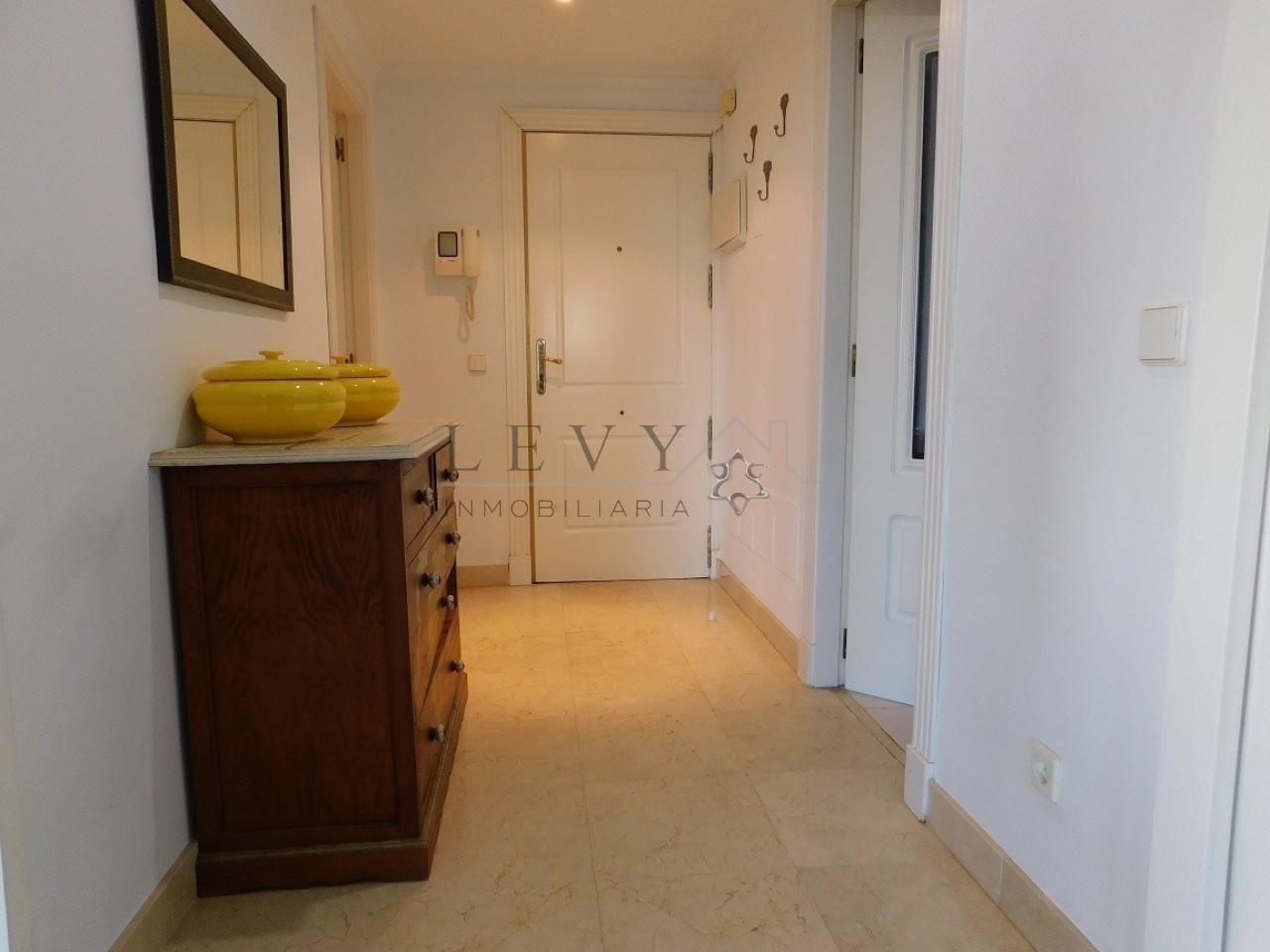 162453148700122179_16225343682 Apartamento en Puerto Banús