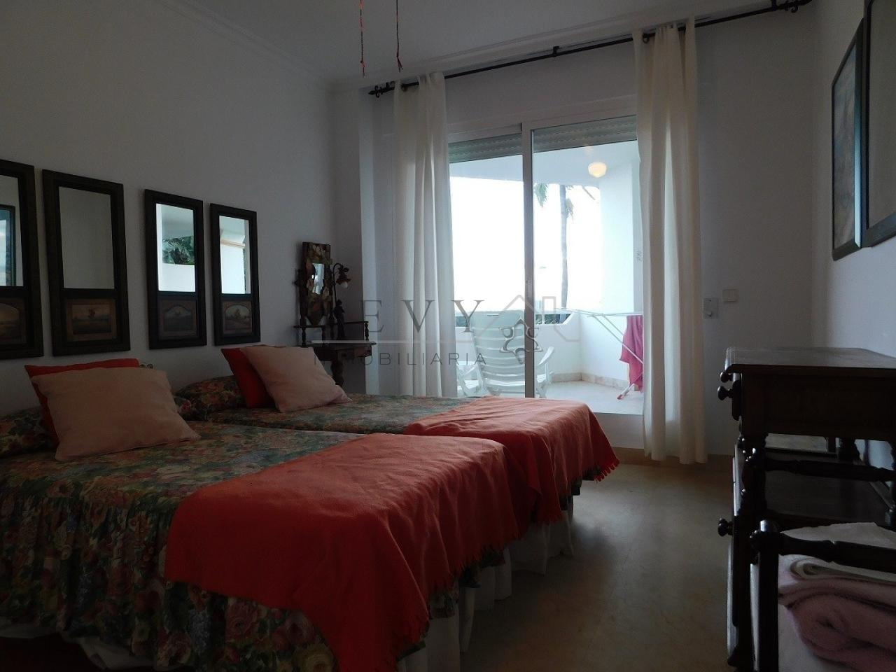 162453149500122179_16225343837 Apartamento en Puerto Banús