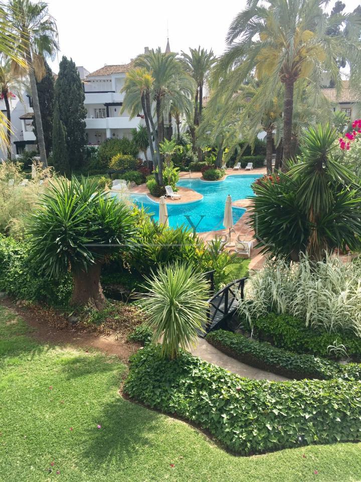 162453157100122185_16225340171 Apartamento en Marbella