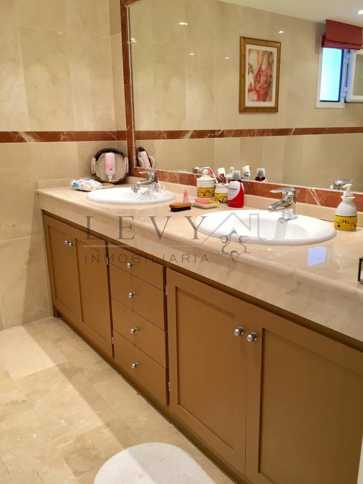 162453157500122185_16225340420 Apartamento en Marbella