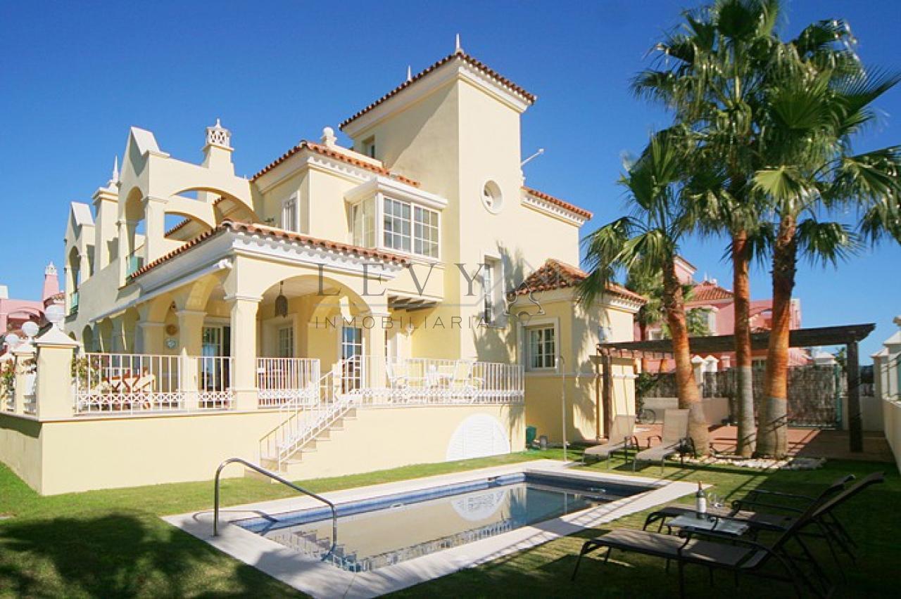 162453208300026529_16225337876 Chalet en Puerto Banús