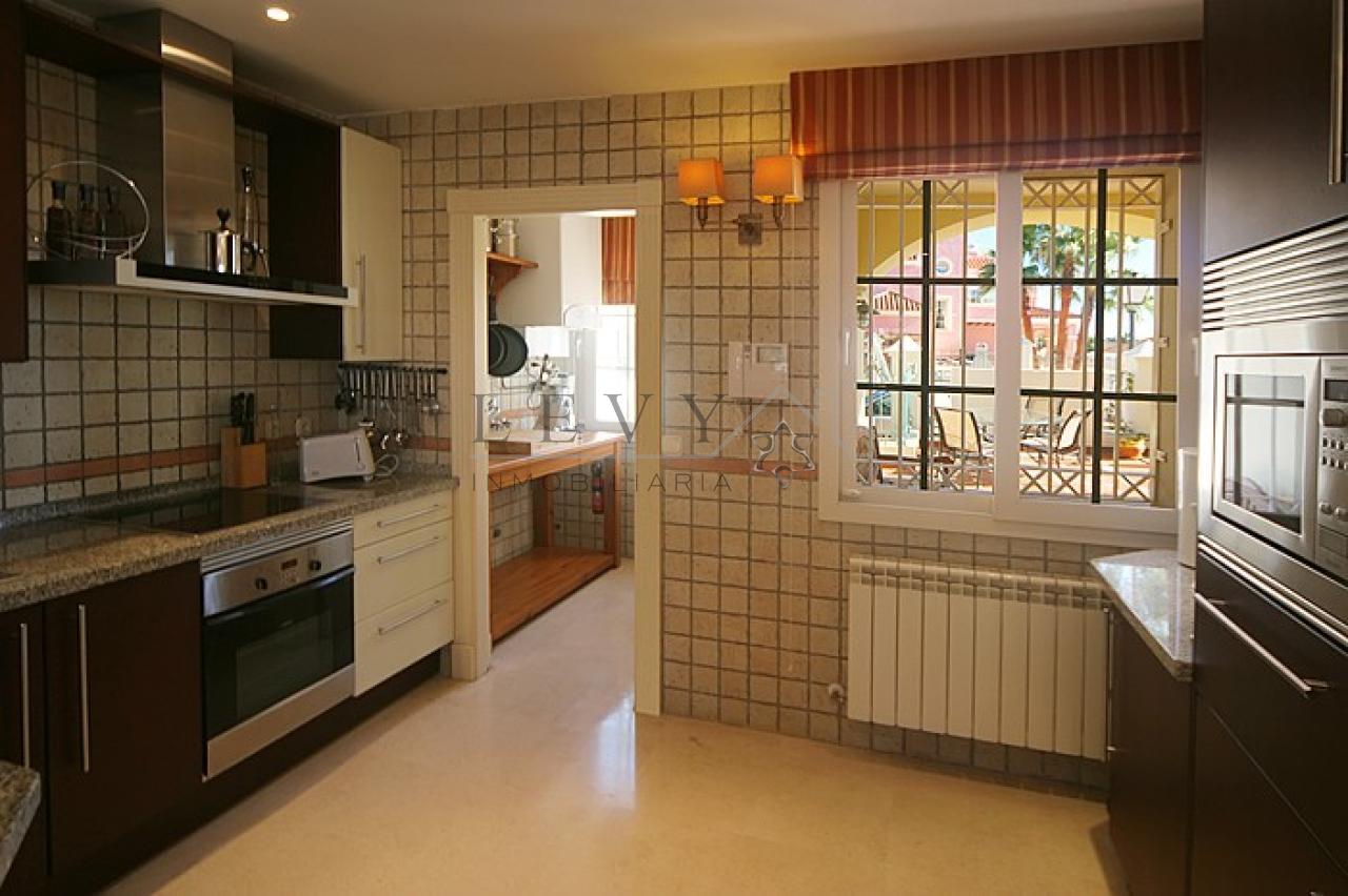 162453208500026529_16225337913 Chalet en Puerto Banús
