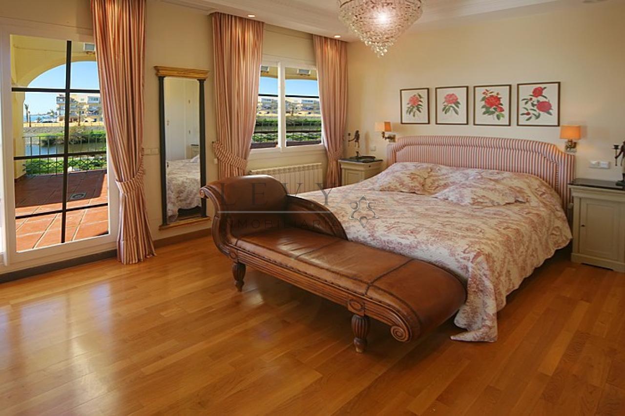 162453209400026529_16225338051 Chalet en Puerto Banús