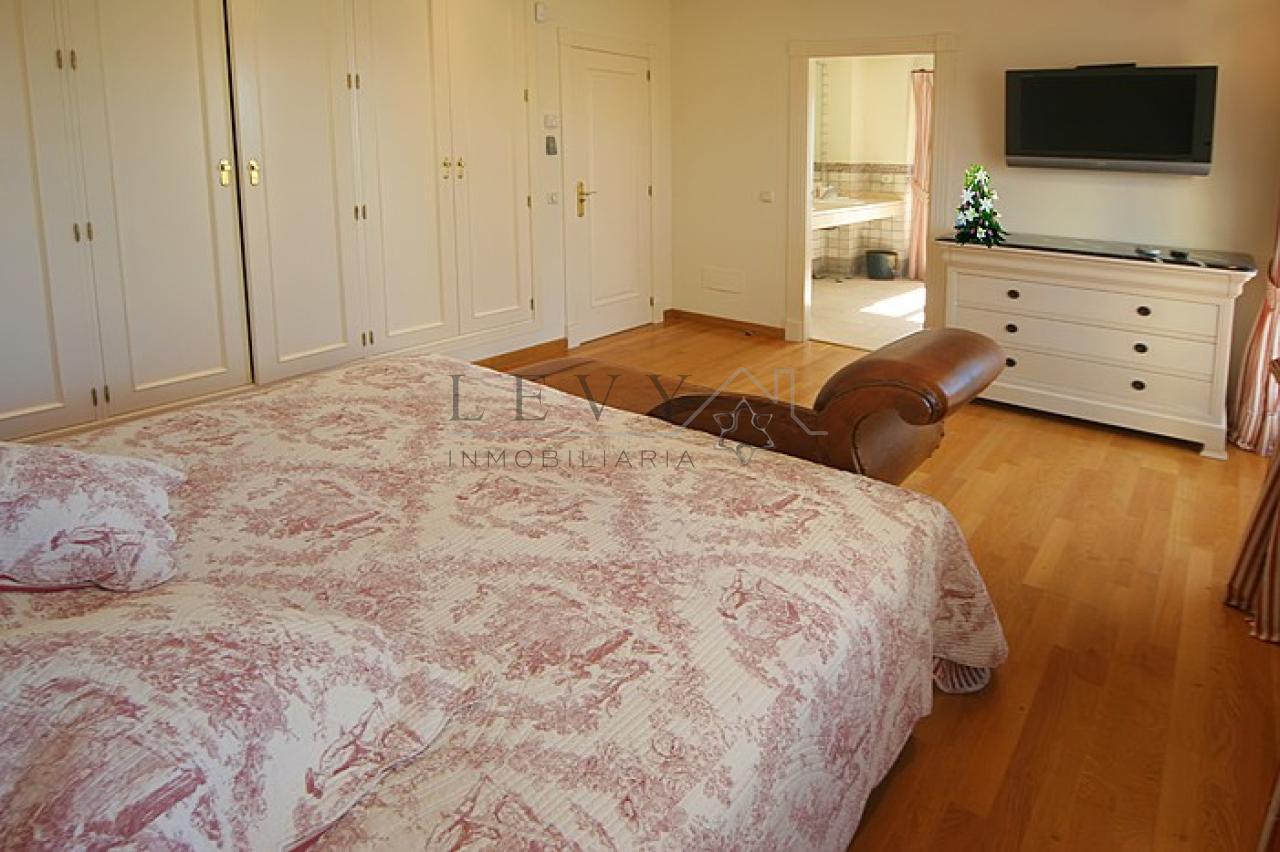 162453209500026529_16225338060 Chalet en Puerto Banús