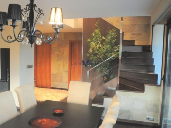 Impresionante chalet a cinco minutos de la ciudad