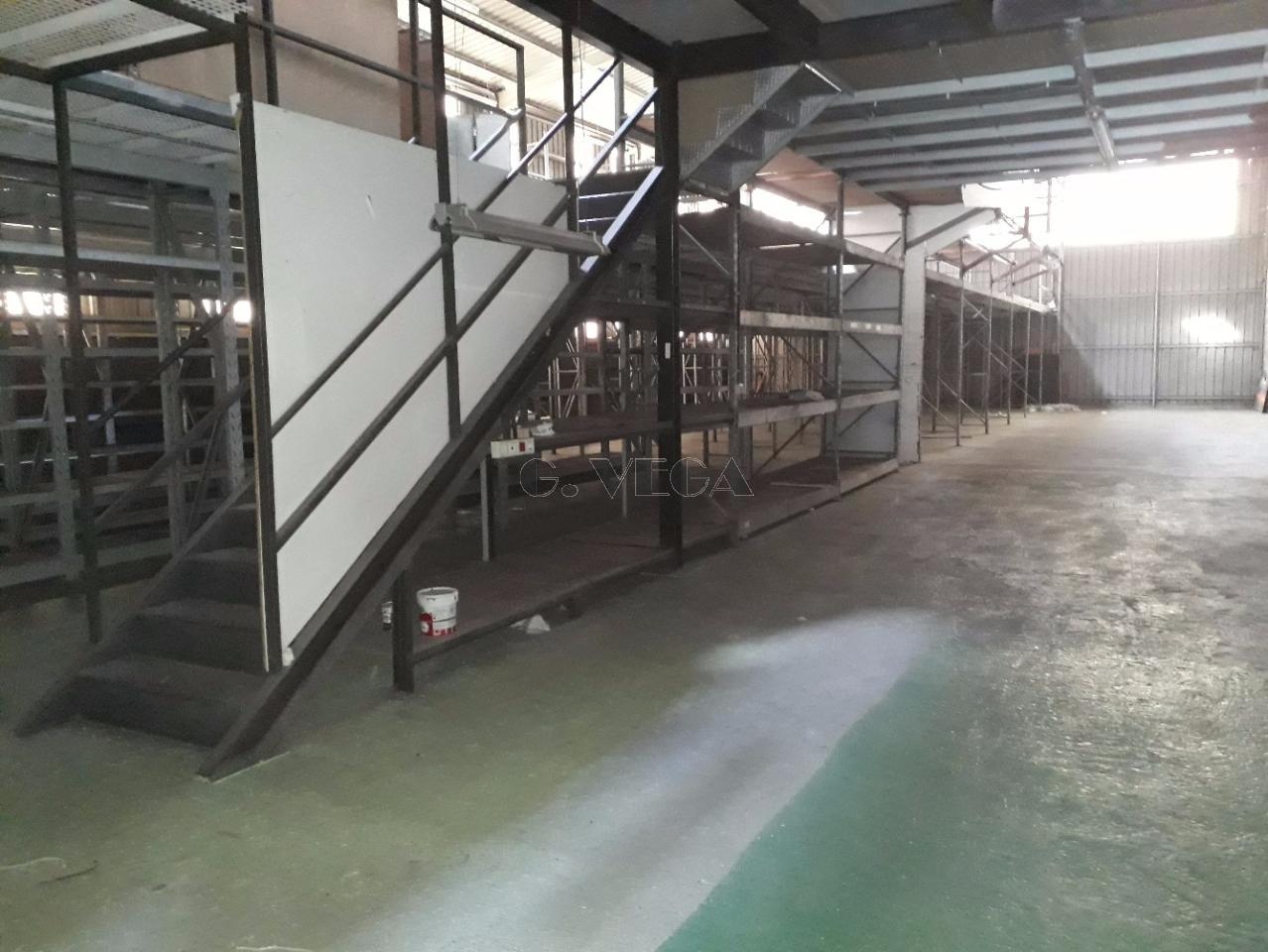 Nave a uso comercial en 2 plantas, ubicada en el centro de Porriño. 200 metros por planta, totalmente preparada