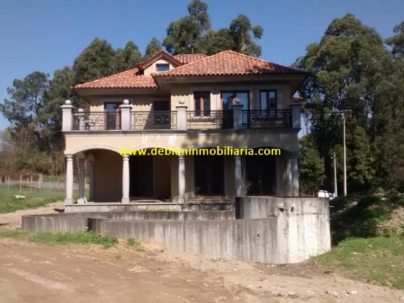 SE VENDE ESPECTACULAR CASA DE 478m2 EN SALVATIERRA