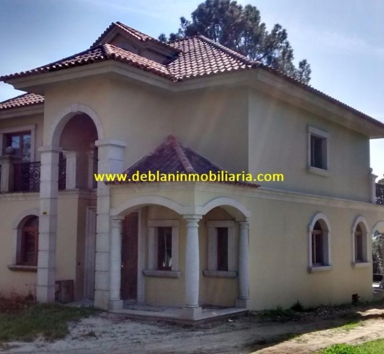 SE VENDE ESPECTACULAR CASA DE 478m2 EN SALVATIERRA