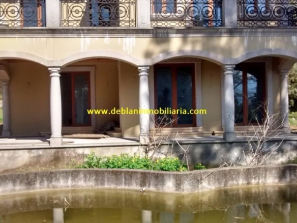 SE VENDE ESPECTACULAR CASA DE 478m2 EN SALVATIERRA