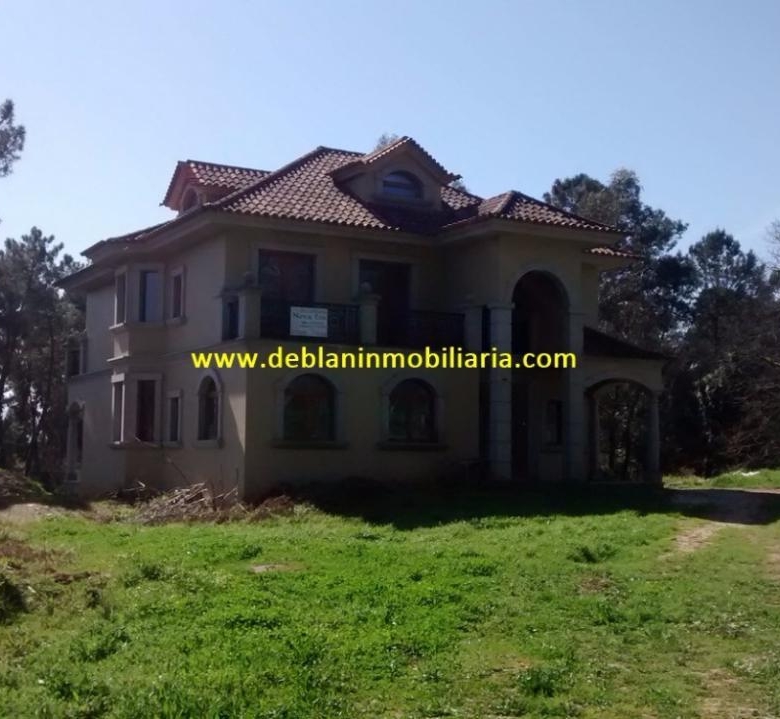 SE VENDE ESPECTACULAR CASA DE 478m2 EN SALVATIERRA