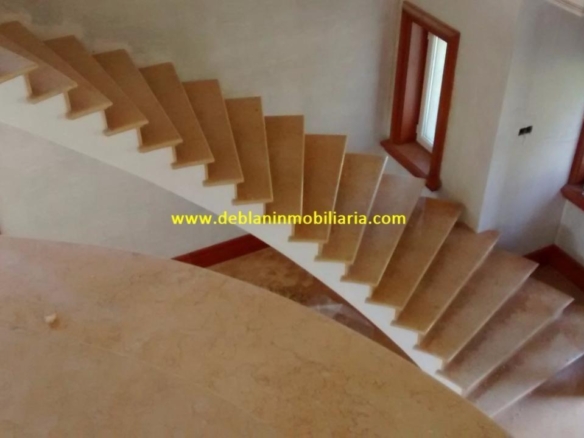 SE VENDE ESPECTACULAR CASA DE 478m2 EN SALVATIERRA