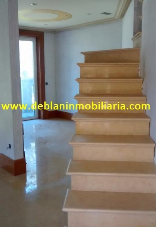 SE VENDE ESPECTACULAR CASA DE 478m2 EN SALVATIERRA