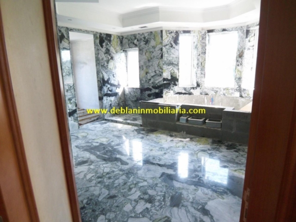 SE VENDE ESPECTACULAR CASA DE 478m2 EN SALVATIERRA