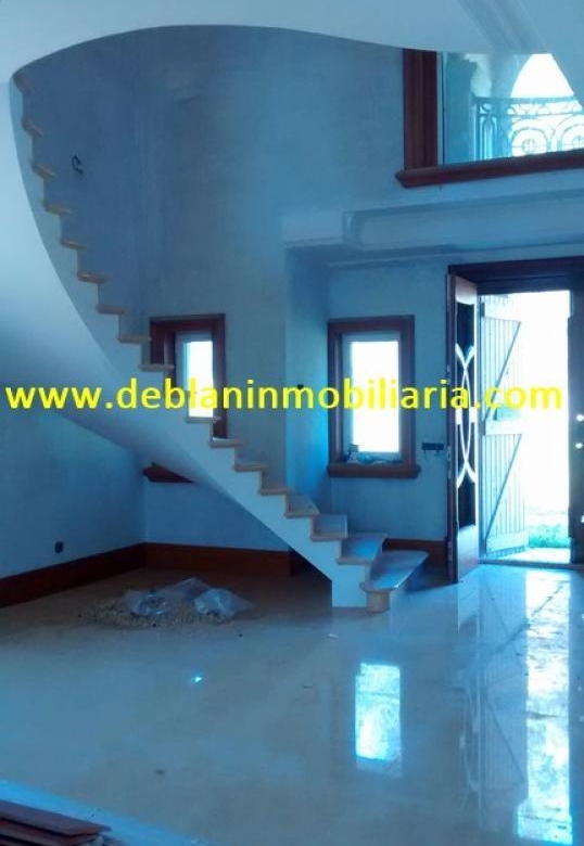 SE VENDE ESPECTACULAR CASA DE 478m2 EN SALVATIERRA
