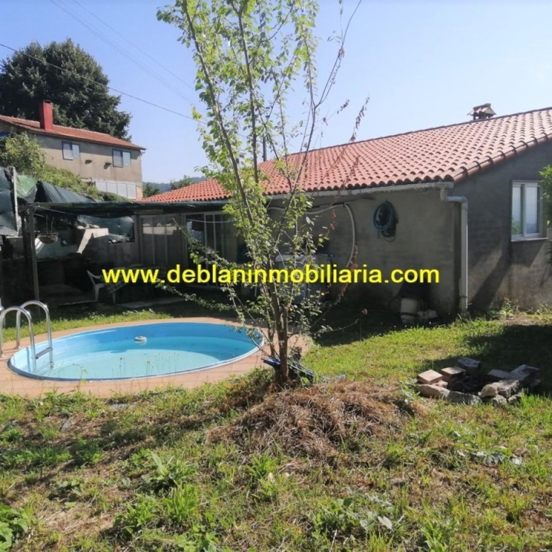 SE VENDE PROPIEDAD CON 2 VIVIENDAS EN TOMIÑO
