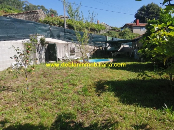SE VENDE PROPIEDAD CON 2 VIVIENDAS EN TOMIÑO