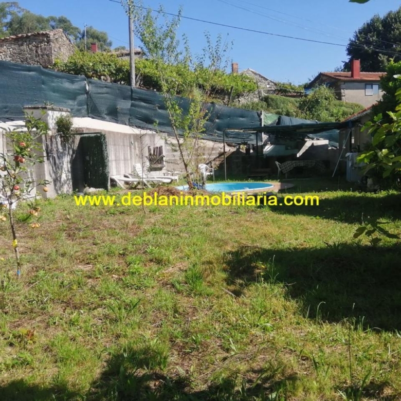 SE VENDE PROPIEDAD CON 2 VIVIENDAS EN TOMIÑO