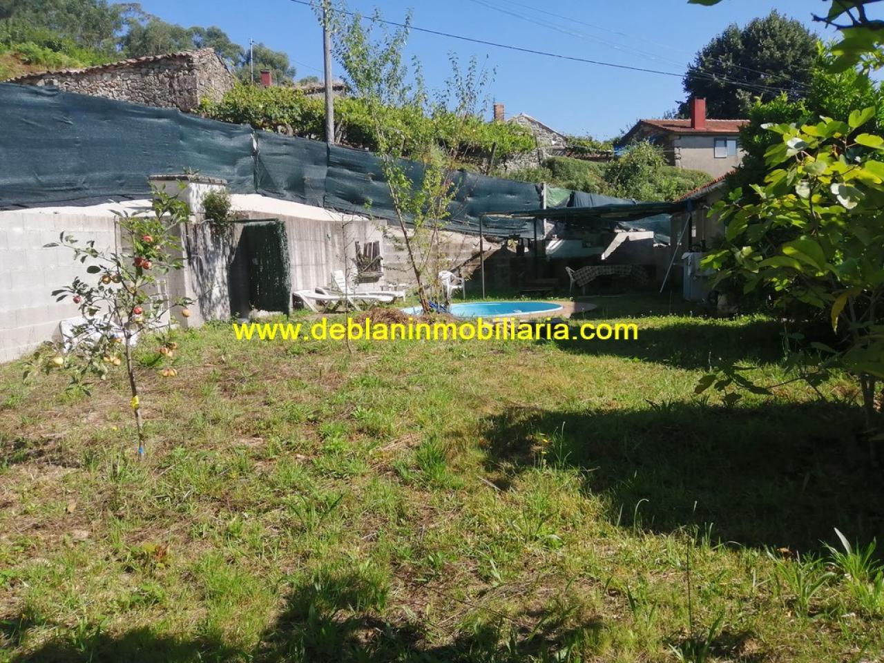 SE VENDE PROPIEDAD CON 2 VIVIENDAS EN TOMIÑO