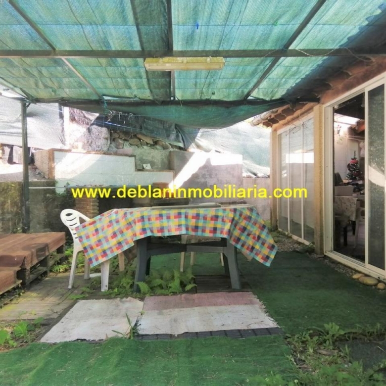 SE VENDE PROPIEDAD CON 2 VIVIENDAS EN TOMIÑO