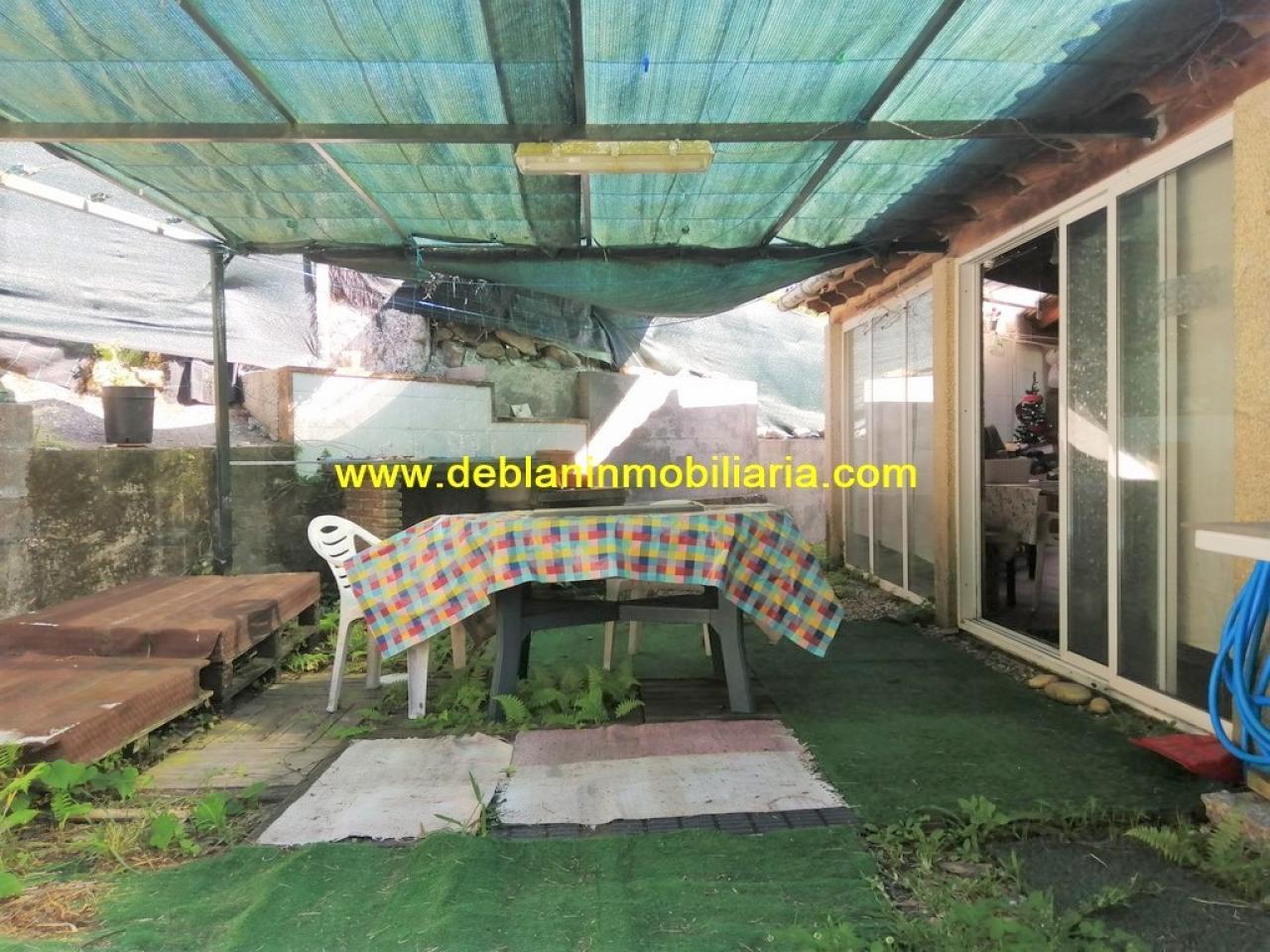 SE VENDE PROPIEDAD CON 2 VIVIENDAS EN TOMIÑO