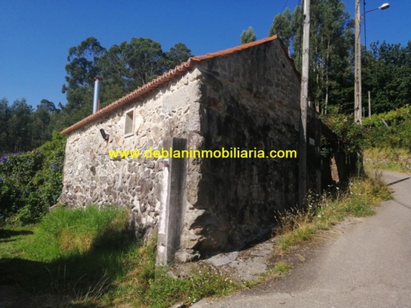 SE VENDE PROPIEDAD CON 2 VIVIENDAS EN TOMIÑO