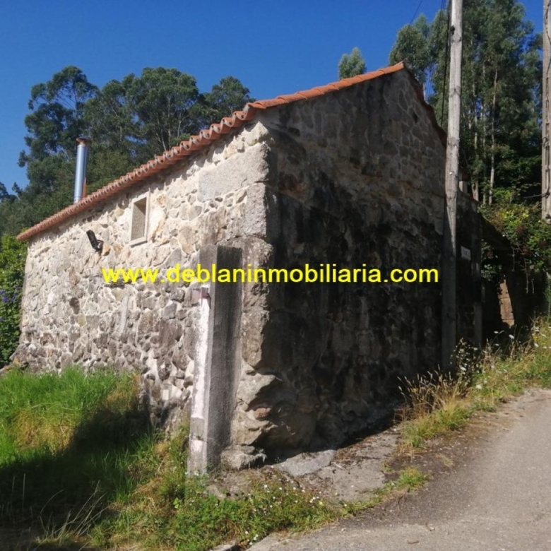 SE VENDE PROPIEDAD CON 2 VIVIENDAS EN TOMIÑO