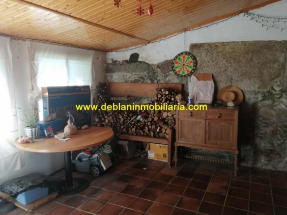 SE VENDE PROPIEDAD CON 2 VIVIENDAS EN TOMIÑO