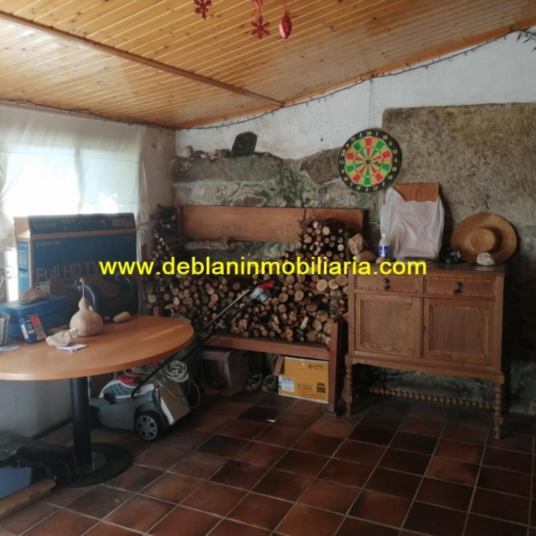 SE VENDE PROPIEDAD CON 2 VIVIENDAS EN TOMIÑO
