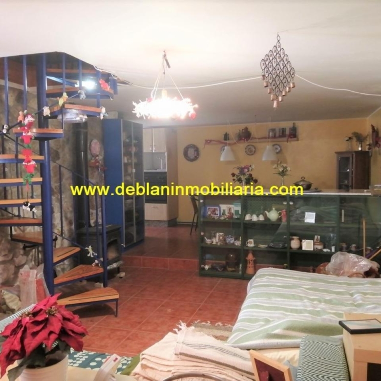 SE VENDE PROPIEDAD CON 2 VIVIENDAS EN TOMIÑO
