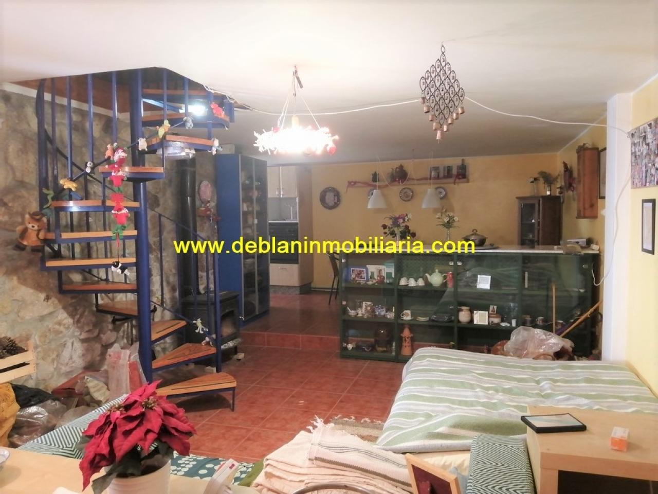 SE VENDE PROPIEDAD CON 2 VIVIENDAS EN TOMIÑO