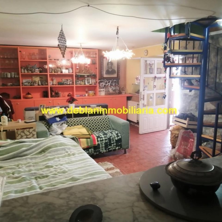 SE VENDE PROPIEDAD CON 2 VIVIENDAS EN TOMIÑO