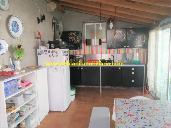 SE VENDE PROPIEDAD CON 2 VIVIENDAS EN TOMIÑO