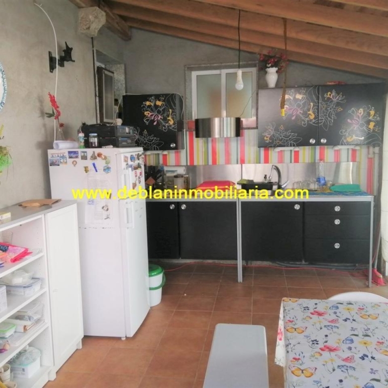 SE VENDE PROPIEDAD CON 2 VIVIENDAS EN TOMIÑO