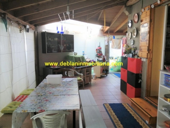 SE VENDE PROPIEDAD CON 2 VIVIENDAS EN TOMIÑO