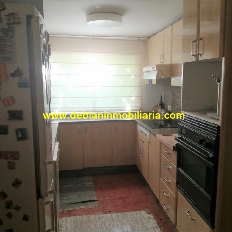 SE VENDE PROPIEDAD CON 2 VIVIENDAS EN TOMIÑO