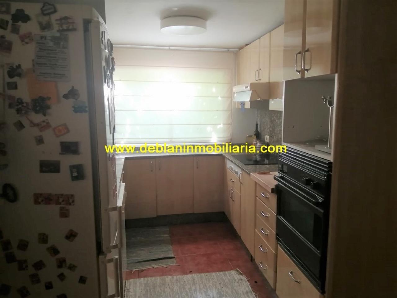 SE VENDE PROPIEDAD CON 2 VIVIENDAS EN TOMIÑO