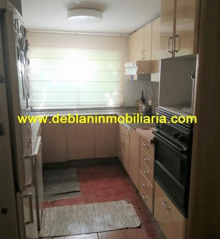 SE VENDE PROPIEDAD CON 2 VIVIENDAS EN TOMIÑO