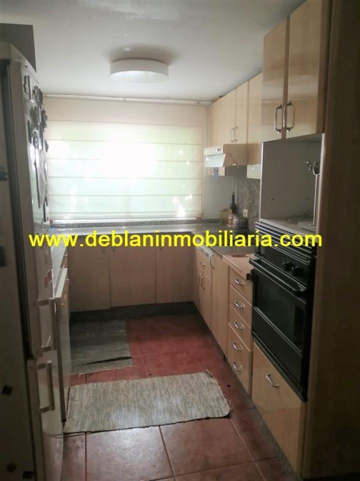 SE VENDE PROPIEDAD CON 2 VIVIENDAS EN TOMIÑO