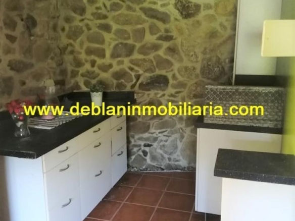 SE VENDE PROPIEDAD CON 2 VIVIENDAS EN TOMIÑO