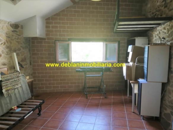 SE VENDE PROPIEDAD CON 2 VIVIENDAS EN TOMIÑO