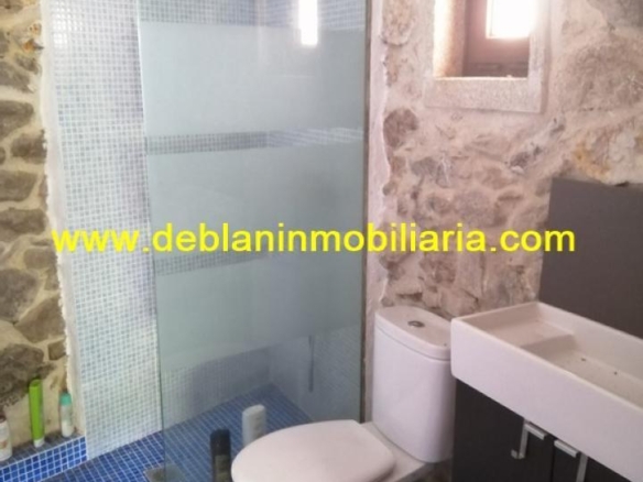 SE VENDE PROPIEDAD CON 2 VIVIENDAS EN TOMIÑO