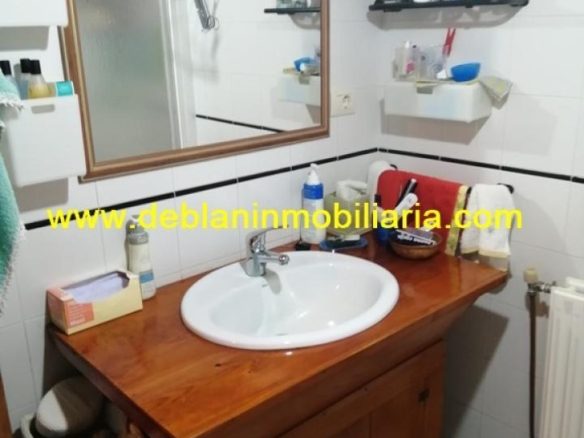 SE VENDE PROPIEDAD CON 2 VIVIENDAS EN TOMIÑO