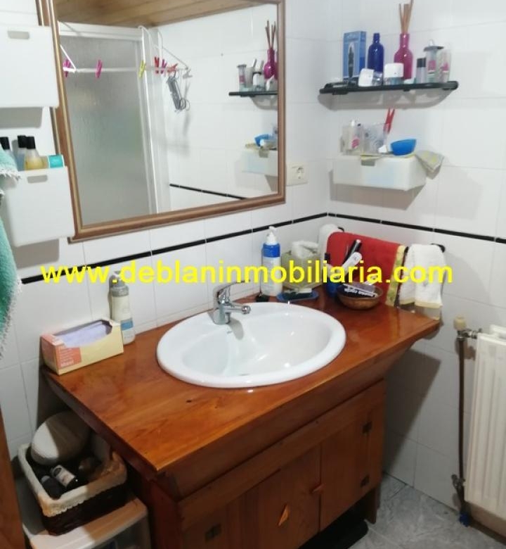 SE VENDE PROPIEDAD CON 2 VIVIENDAS EN TOMIÑO