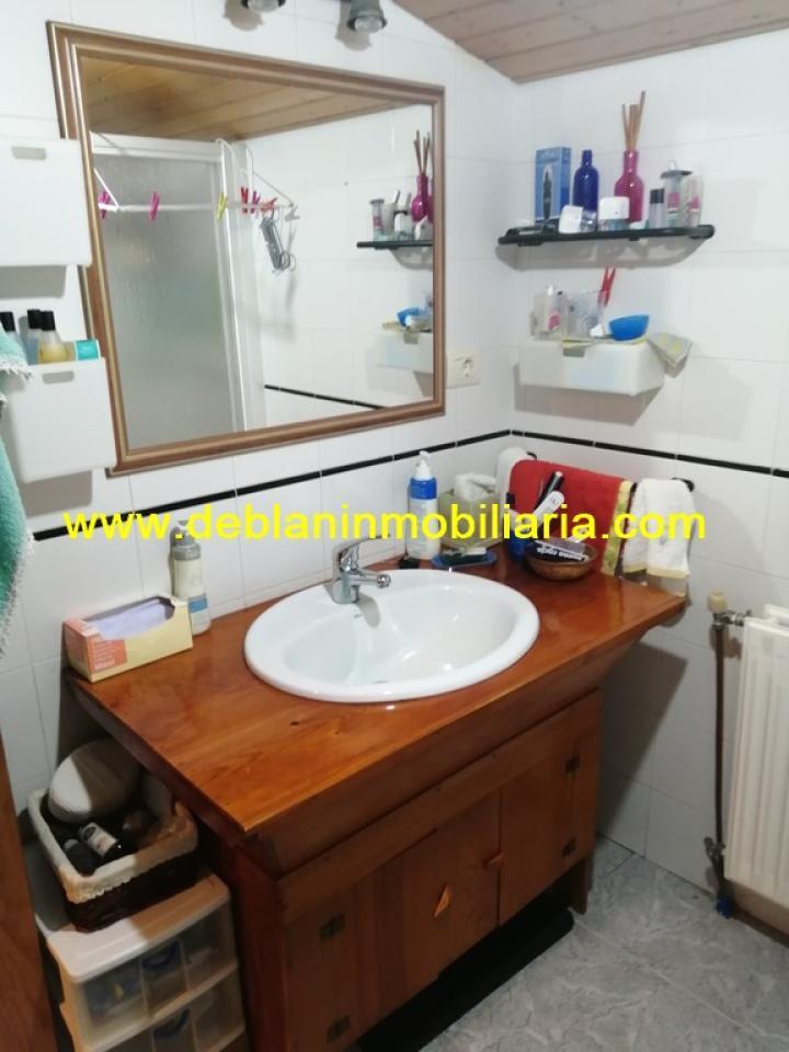 SE VENDE PROPIEDAD CON 2 VIVIENDAS EN TOMIÑO