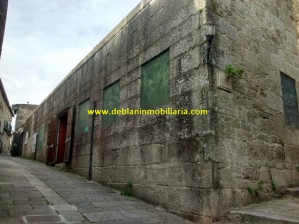 SE ALQUILA LOCAL DE 345M2 CON AMPLIA TERRAZA EN CASCO VIEJO DE TUI