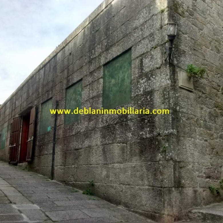 SE ALQUILA LOCAL DE 345M2 CON AMPLIA TERRAZA EN CASCO VIEJO DE TUI