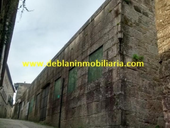 SE ALQUILA LOCAL DE 345M2 CON AMPLIA TERRAZA EN CASCO VIEJO DE TUI