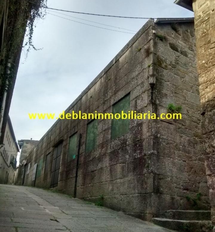 SE ALQUILA LOCAL DE 345M2 CON AMPLIA TERRAZA EN CASCO VIEJO DE TUI