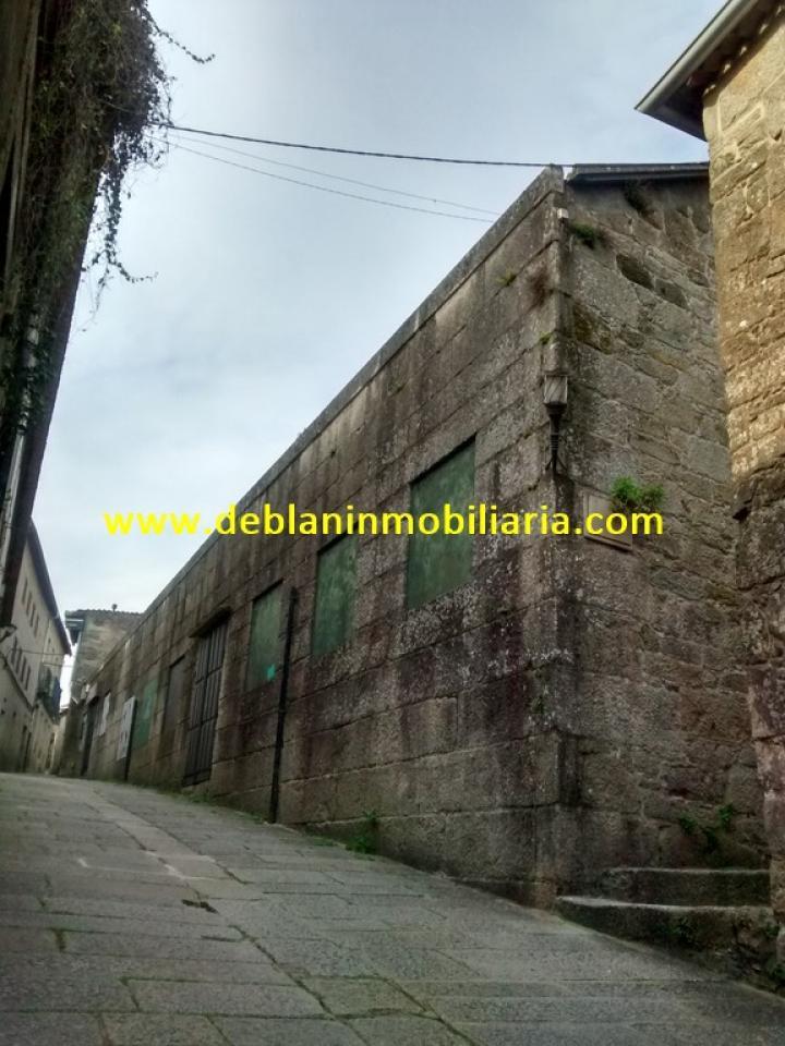 SE ALQUILA LOCAL DE 345M2 CON AMPLIA TERRAZA EN CASCO VIEJO DE TUI
